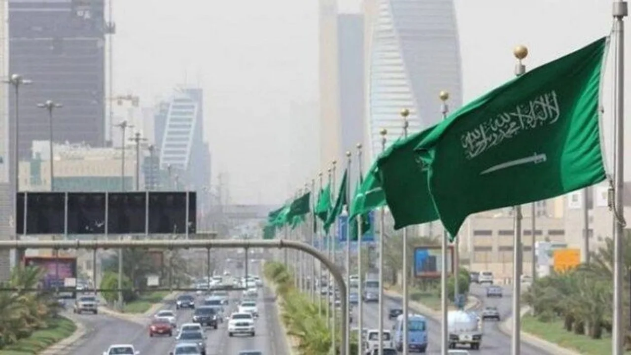رياح مثيرة للأتربة وأمطار رعدية في 7 مناطق بالسعودية اليوم الجمعة